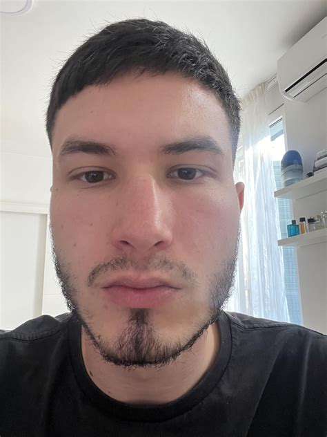 19 year old, growing it out for like 3 weeks and it’s a bit patchy ...