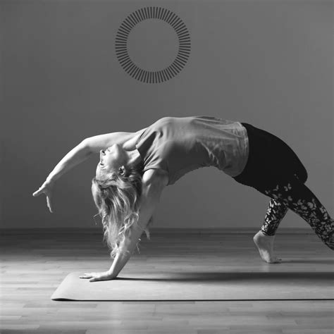 Anatomie & Alignment - Yogahaltungen verstehen / ONLINE & im Studio mit ...