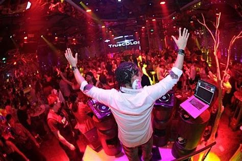 song crowns the crowd concert, 9714 Van Dyke Rd, Dallas, 10 November ...