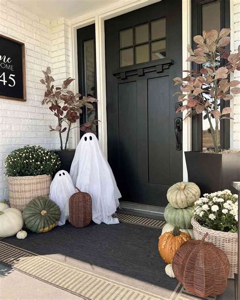 33 Front Porch Decorating Ideas for a Happy Halloween