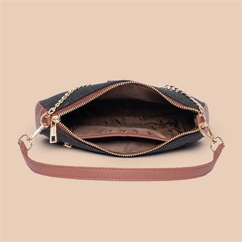 Jet Black Baguette – Zouk
