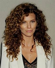 Easy Hairstyles For Medium Wavy Hair by 32 Easy Hairstyles For Curly Hair For Easy Hairstyles For Medium Wavy Hair