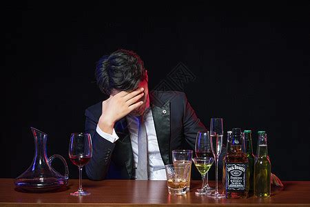 最会喝酒的5位企业家：马云能喝半斤白酒，周鸿祎因喝醉磕掉门牙-搜狐大视野-搜狐新闻