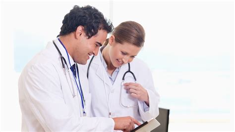 Medical Assistant vs Nurse: Salary, Duties, Training, & More