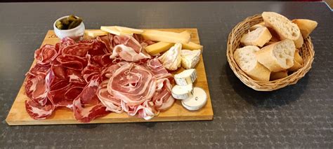 BRASSERIE DES HALLES AZAY LE RIDEAU, Azay-le-Rideau - Menu, Prices ...