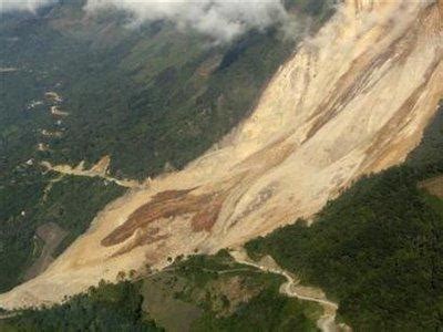 川藏交界原滑坡山体出现裂缝 再次滑坡的风险加大_应急