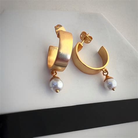 Freshwater Pearl Ear-Hugging Hoops – Amaltaas