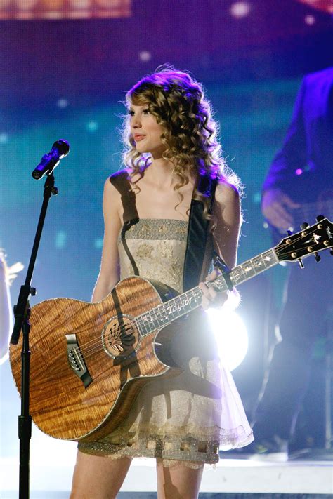 El significado del cambio de letra de Better than Revenge de Taylor ...