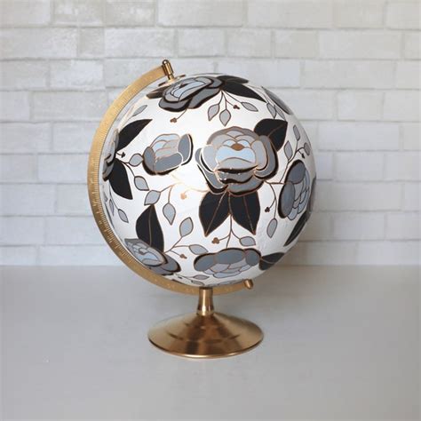 Painted Globe 的图像结果