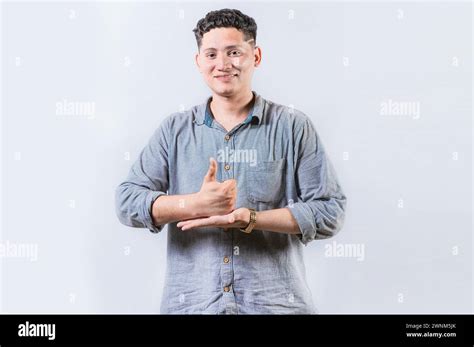 Person Doing Sign Language 的图像结果