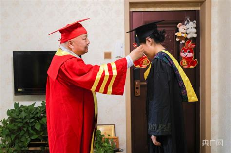 山东泰安：一个人的毕业典礼 | 极目新闻