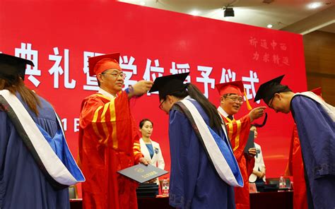 中国海洋大学海洋与大气学院2022届学生毕业典礼暨学位授予仪式举行