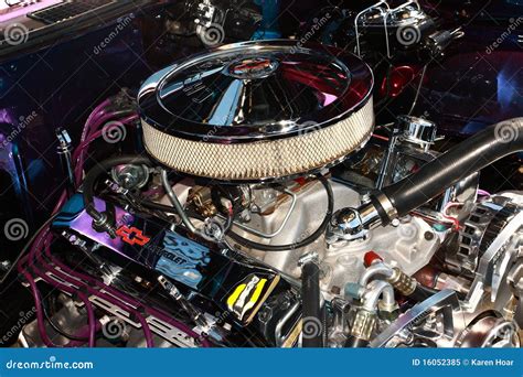 Chevy Bowtie Engine 350 Small Block Editorial Image - Image of gang, cars: 16052385