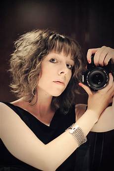 How To Style And Wavy Hair by How To Style Bangs With Wavy Hair How To Style And Wavy Hair
