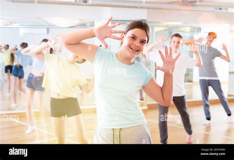 Girls Dance Exercise 的图像结果