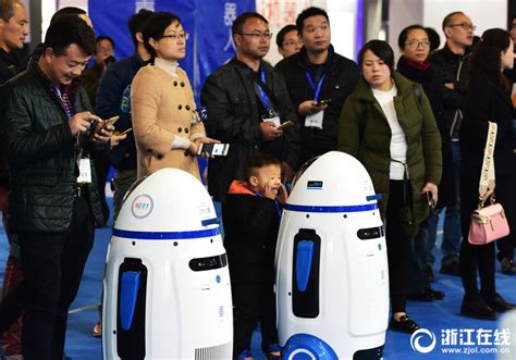 酷炫“黑科技”盛宴：中国义乌国际装备博览会开幕--中青在线
