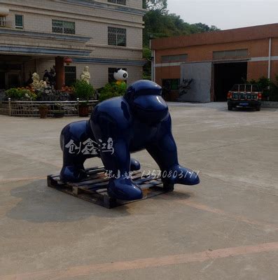 厂家定做玻璃钢动物雕塑 园林景观创意造型雕塑 仿真猩猩雕塑直销 - 惠州市创鑫鸿文化创意制作有限公司 - 景观雕塑供应 - 园林资材网