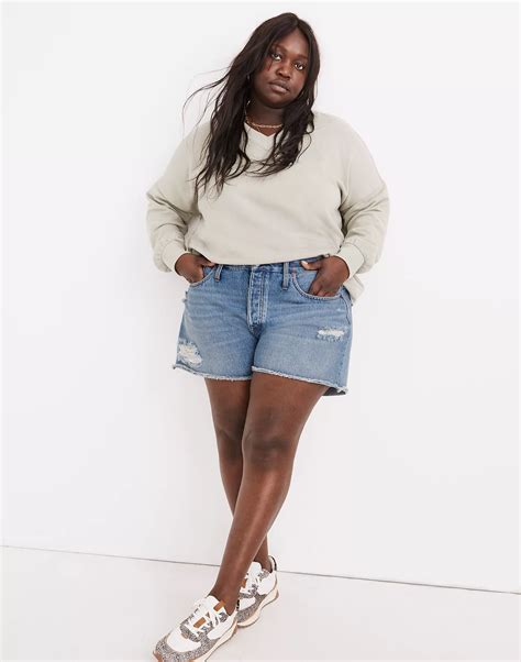 Plus Size Women In Shorts