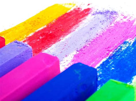 Chalk Pastel vs Oil Pastel: Which Medium is Best for You? - Artsydee ...