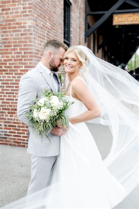 A Biltwell Event Center Wedding - mariamckenziephotography.com