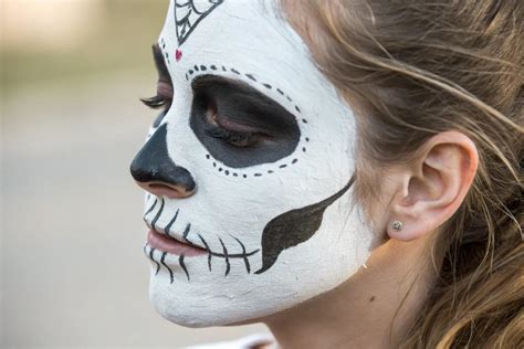 13+ Simple Black & White Face Paint Ideas