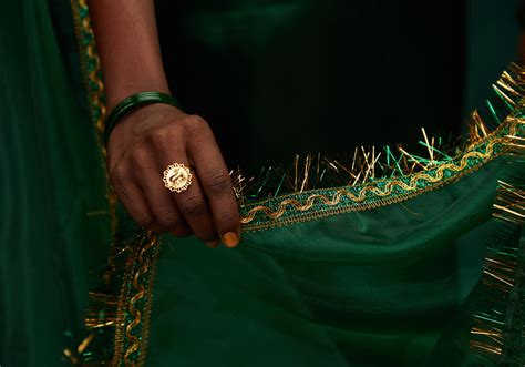 Gold jewelry This tag includes the product name, key descriptors ...