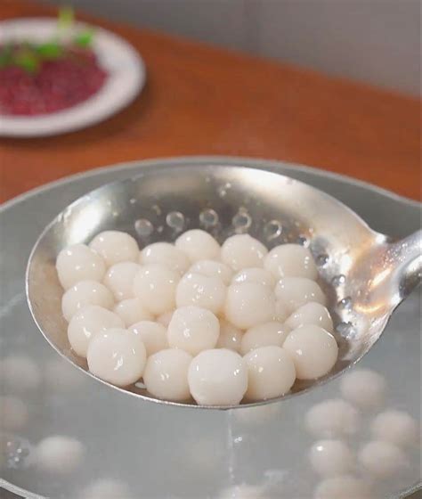 Red Bean Soup with Glutinous Rice Balls Recipe - Nana With Chopstick