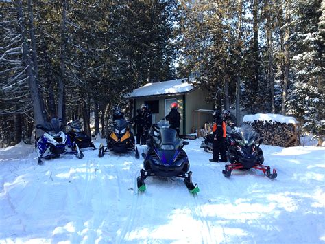 Snowmobiling Alberta 的图像结果