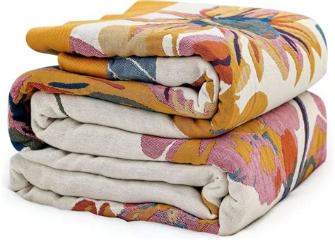 Top 10 Camping Blankets for the Outdoors - Campnestle