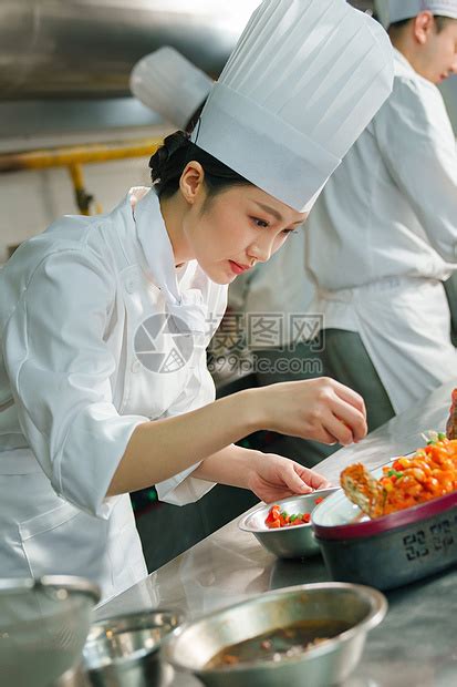 厨师长教你：“酸辣汤”的家常做法，鲜香暖胃，增加食欲助消化_腾讯新闻