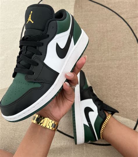 Dark green , white and black Jordan 1s | Trendy shoes sneakers, Nike ...
