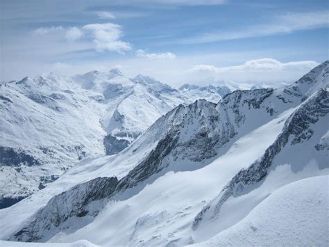 Skiing in the alps Free Photo Download | FreeImages