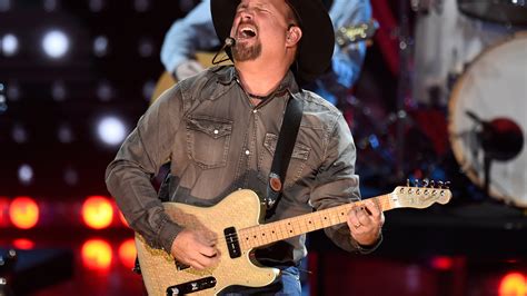 Garth Brooks concert to be played at 300 drive-in theaters ...