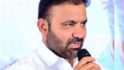 Sandur By Election: ನೀವು 5 ವರ್ಷಕ್ಕೊಮ್ಮೆ ಬರ್ತೀರಿ ಎಂದ ವ್ಯಕ್ತಿ, ಚುನಾವಣಾ ...