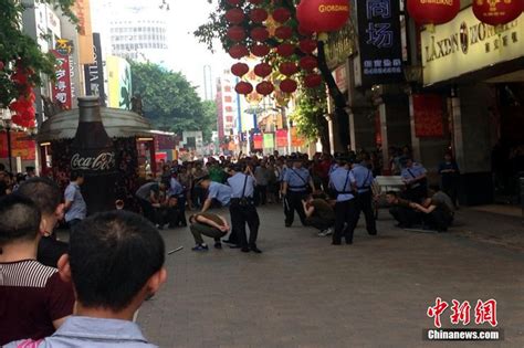 高清：广州闹市发生聚众斗殴事件 民警鸣枪制止--地方领导--人民网