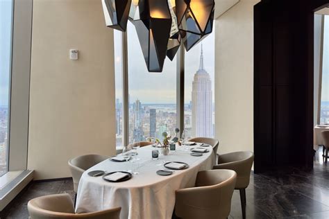 What it's like having dinner at the new American Express Centurion New ...