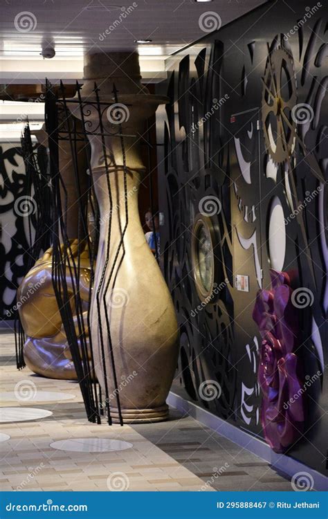 Wonderland Imaginative Cuisine Restaurant Aboard Royal Caribbean ...