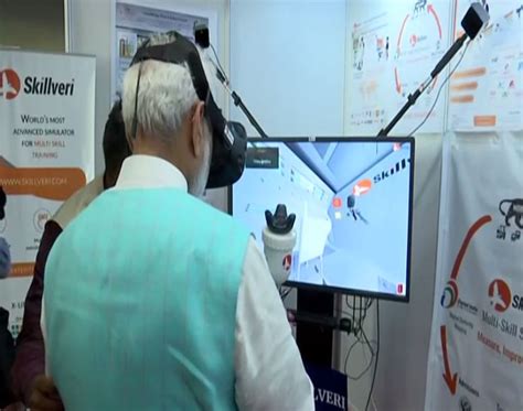 Here's what Modi suggested after coming across a unique camera solution!