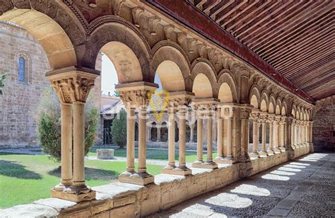 Claustro de la Concatedral de San Pedro: Maravilla del Románico ...