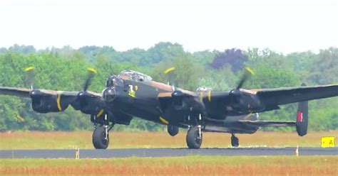 Beautiful and Awesome Sound of the WW2 Lancaster Bomber, Taking Off And ...