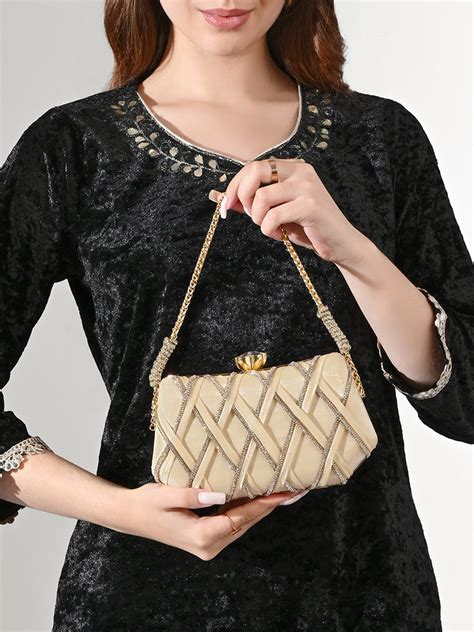 Buy Scarnton Handle Medium Frame Clutch Gold Online – Lavie World