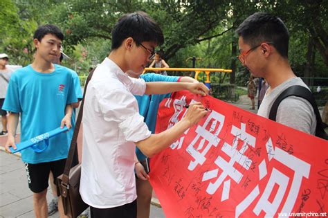 水滴微力量：四川农大学子发起节水护水签名活动 - 公益宣传 - 中国大学生网
