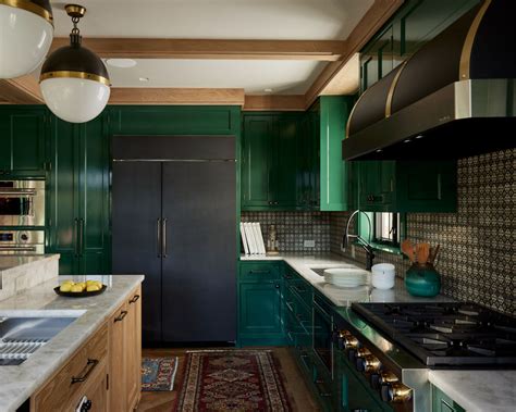 6 best color schemes for kitchens with black appliances | Homes and Gardens