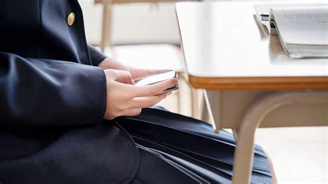 Maharashtra: Mobile ban good, but more needs to be done, says educationists