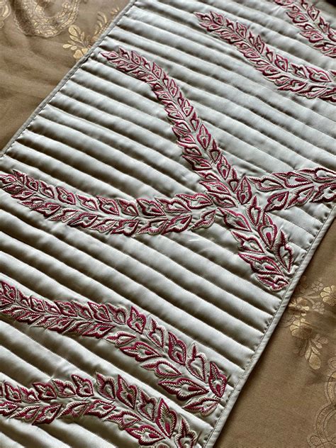 THE CHAMPAGNE AROMA BED RUNNER – NEXUS BY UPASNA