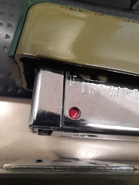 Never knew there's a red mark on the pusher to advise reloading ...