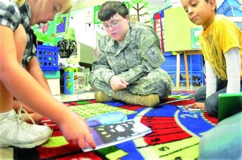 Fort Lee Soldiers lend hand to 1st graders at local school | Article ...