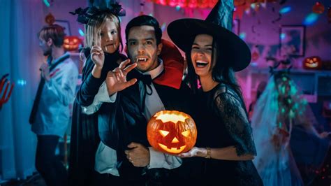 Download Halloween House Party Picture | Wallpapers.com