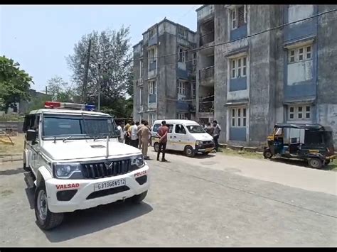 A police constable living in Vapi GIDC police line cut his life short ...