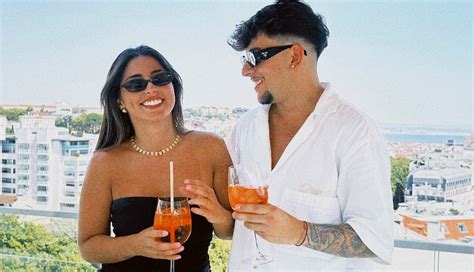 Lisa Schincariol regressa às redes sociais e mostra-se com Igor Rodriguez